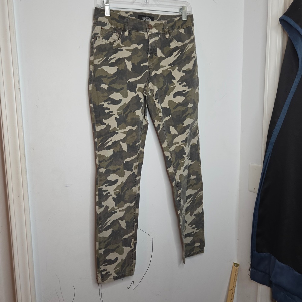 Royalty for Me Womens Camo Skinny Jeans Size 6 Green Camouflage Stretch Denim